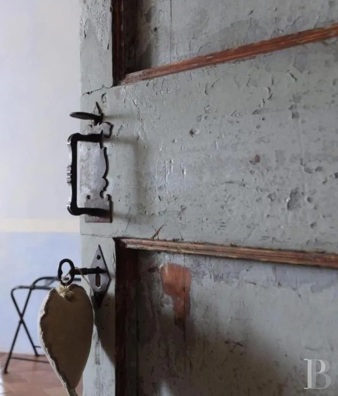 En Italie centrale, dans la région des Marches et à proximité d’Urbino, une ancienne ferme du 15e siècle dominant la campagne - photo  n°6